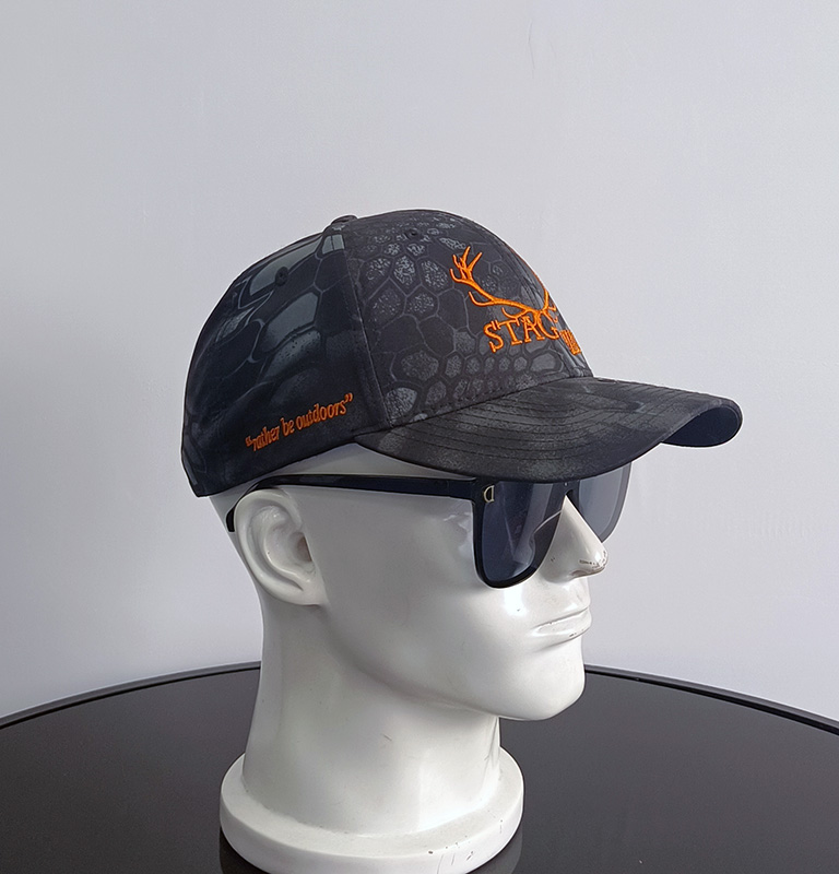 Daewen# baseball cap with gray camouflage-like pattern and embroidery