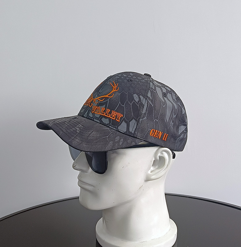 Daewen# baseball cap with gray camouflage-like pattern and embroidery