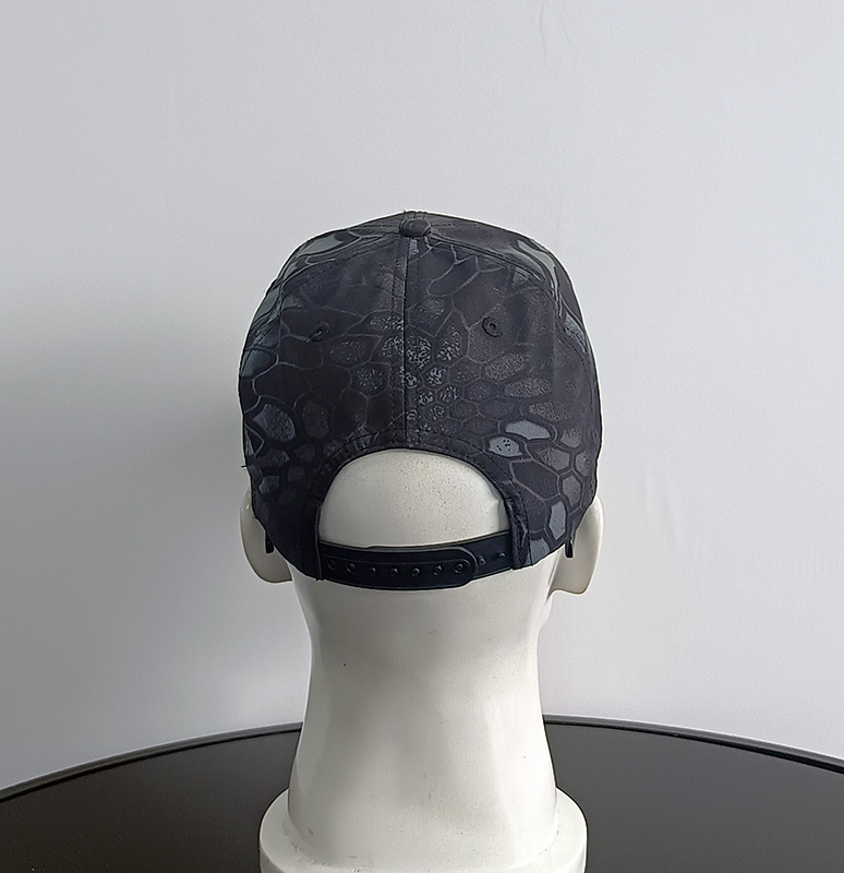Daewen# baseball cap with gray camouflage-like pattern and embroidery