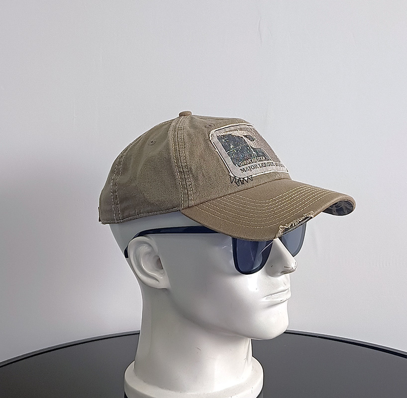 Daewen# washed cap with patch decoration and logo strap at the back