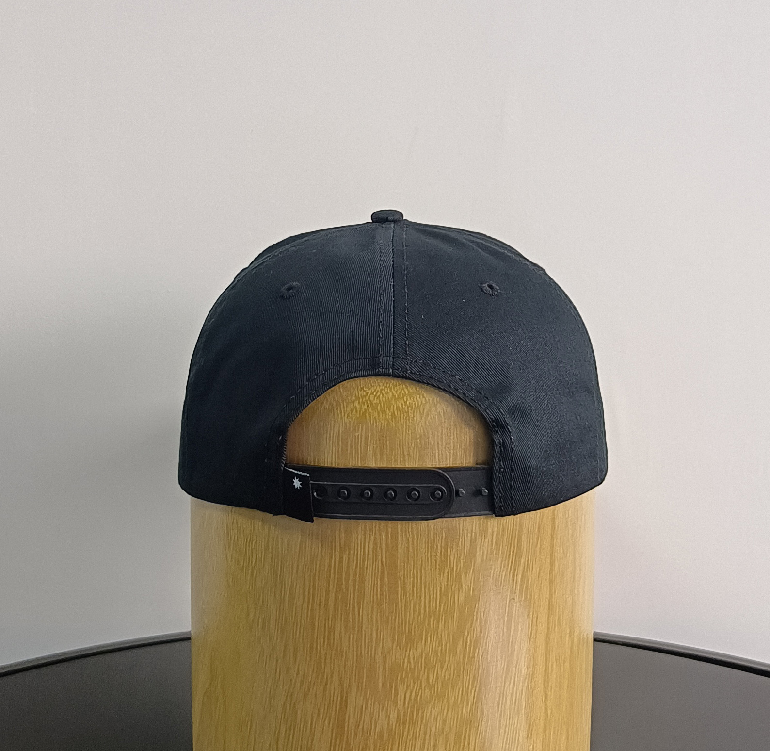 Daewen# snapback cap with 3D embroidery
