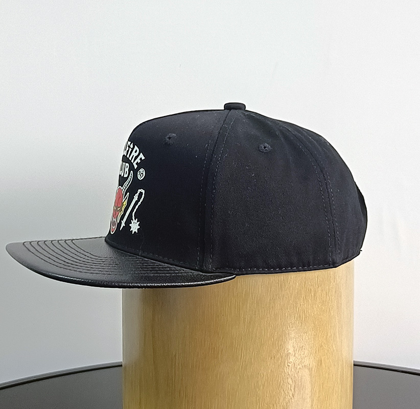 Daewen# snapback cap with embroidery patch and plastic buckle label