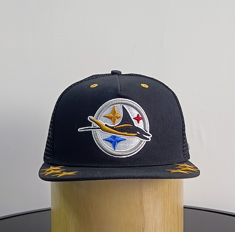 Daewen# snapback cap with flat embroidery in visor and mesh back