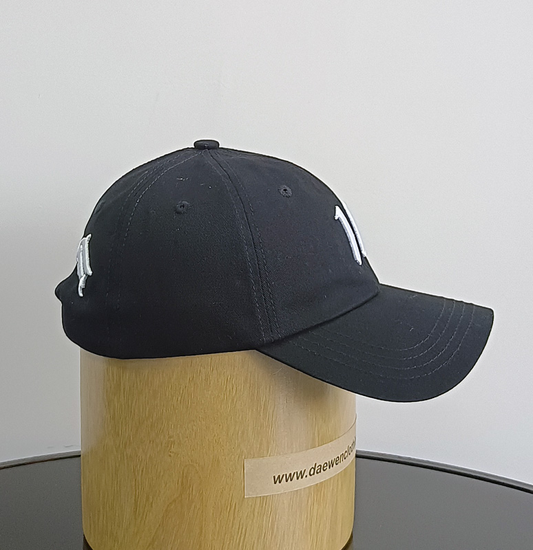 Daewen# baseball cap with embroidery and copper buckle