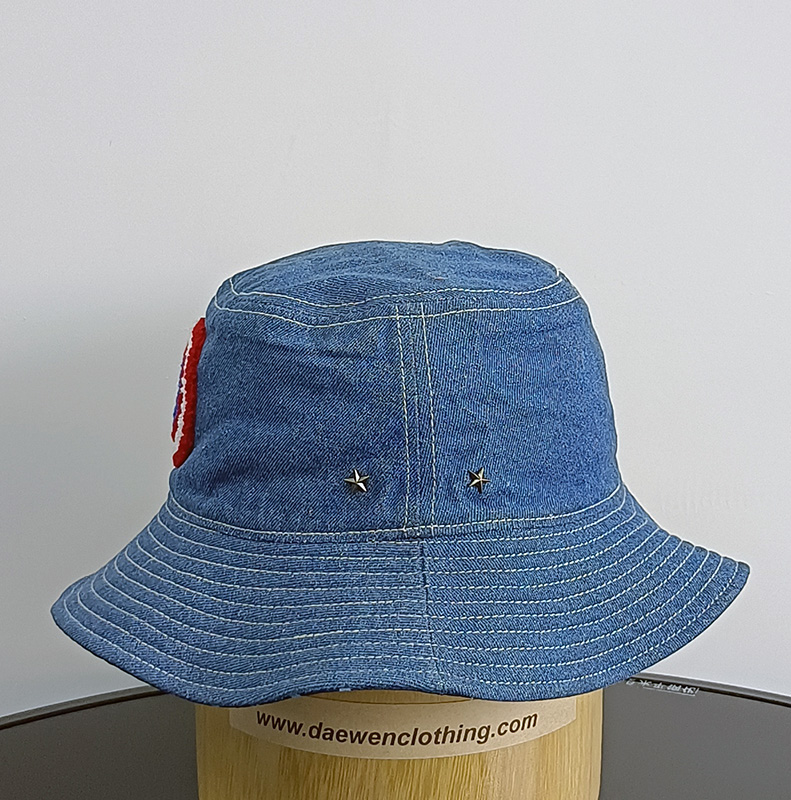 Daewen# bucket hat with knitted pacth and printing